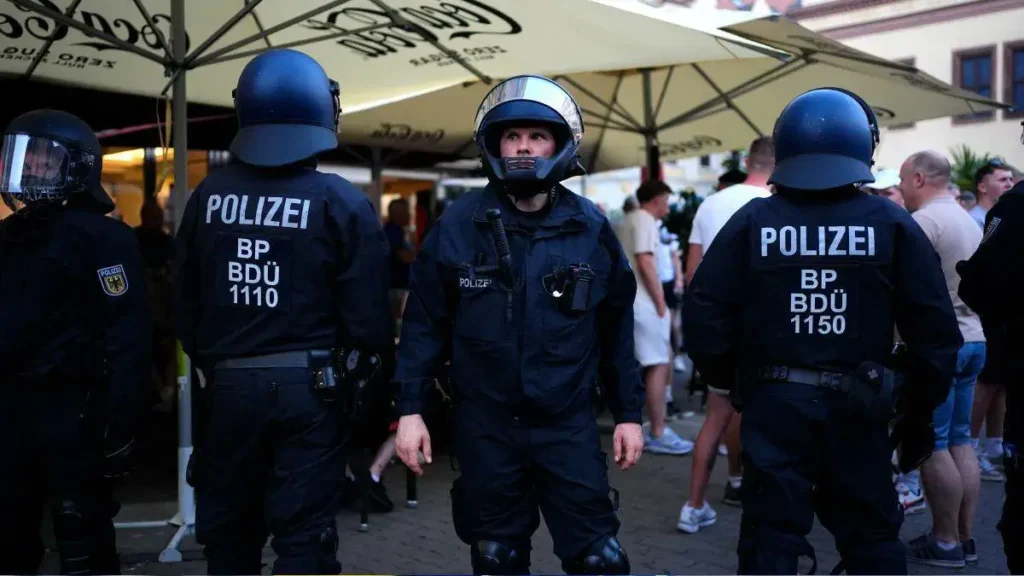 Fans Clash in Leipzig Ahead of Conference League Final as Crystal Palace and Rayo Vallecano Fight