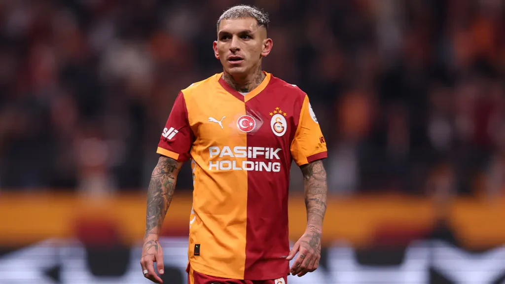 Galatasaray’s Lucas Torreira Attacked by Fan Fixated on His Wife Galatasaray’s Lucas Torreira Attacked by Fan Fixated on His Wife