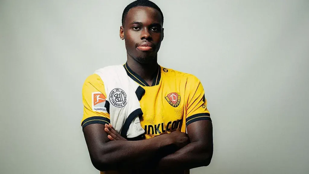 Hamburger SV Signs Midfielder Kofi Amoako from Dynamo Dresden Hamburger SV Signs Midfielder Kofi Amoako from Dynamo Dresden