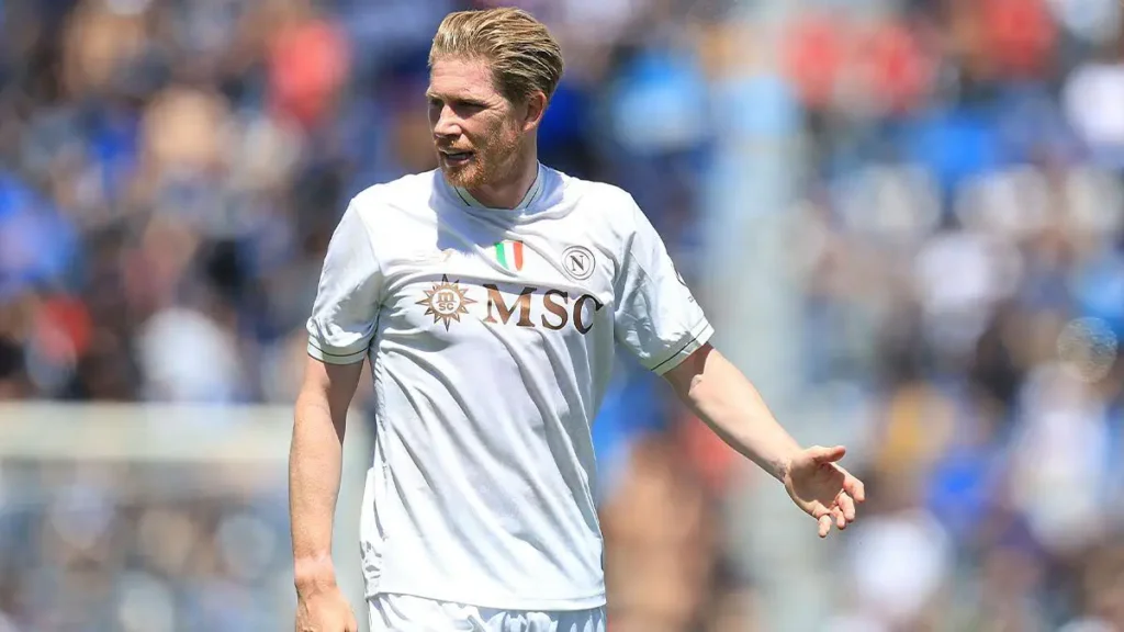 Kevin De Bruyne suggests he might leave Napoli and wants to discuss it.
