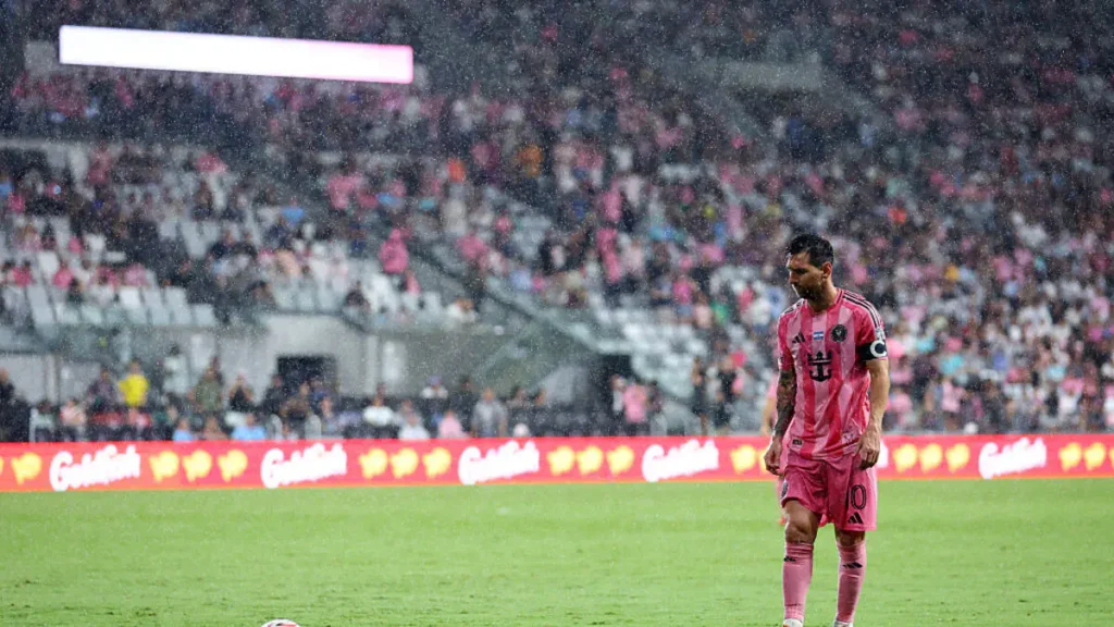 Lionel Messi Leaves Field After Feeling Unwell