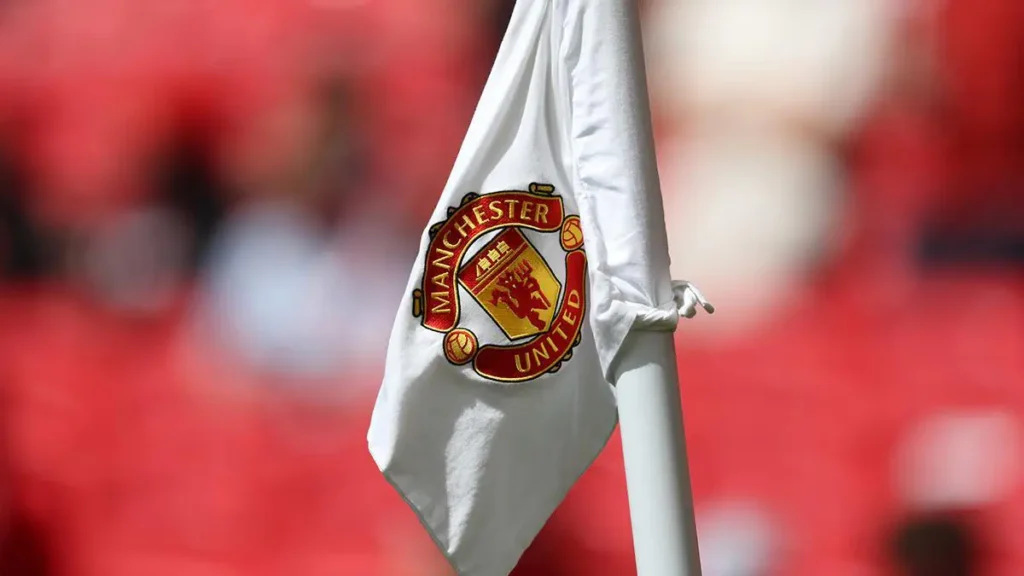 Manchester United eyes Manchester City academy grad to replace Fernandes