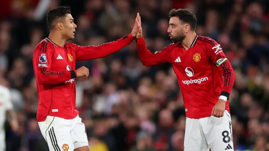 Manchester United star set to join new club amid pay cut