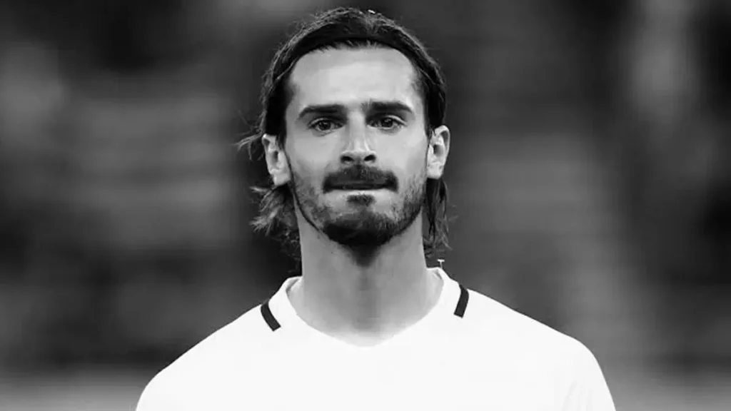 Former Greece international Mario Ikonomou has died