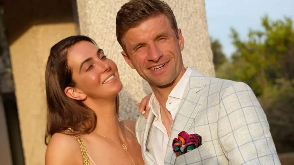German football star Thomas Müller announces split from wife after 20 years.