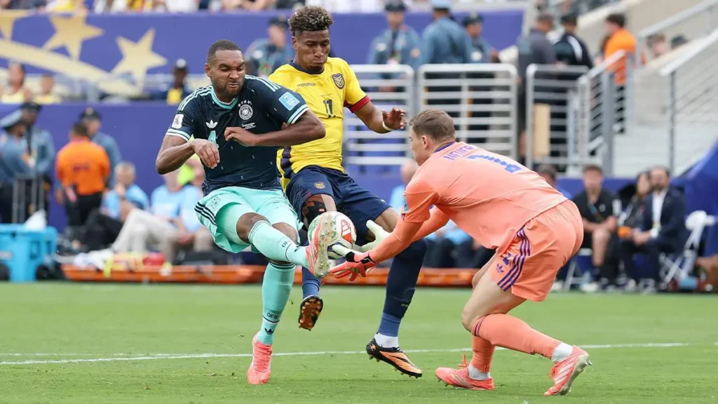 Goalkeeper Neuer’s Costly Mistake Against Ecuador Sets New Negative Record