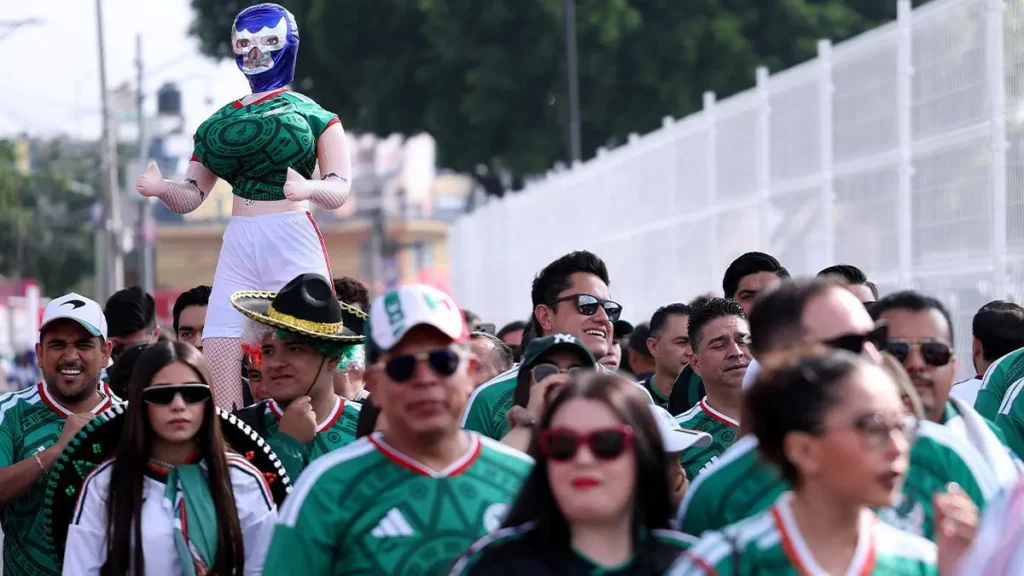 Legendary Boxer Joins Celebrities at Mexico vs South Africa Opening Match Legendary Boxer Joins Celebrities at Mexico vs South Africa Opening Match