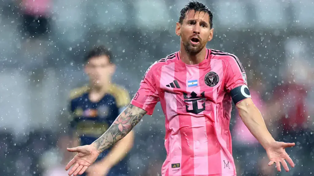 Lionel Messi Statue Removed in India Lionel Messi Statue Removed in India