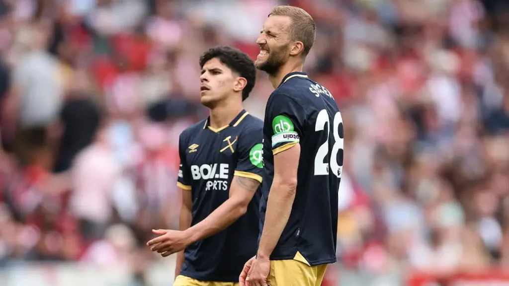 Manchester United makes a last-minute bid to snatch Tottenham’s star signing.