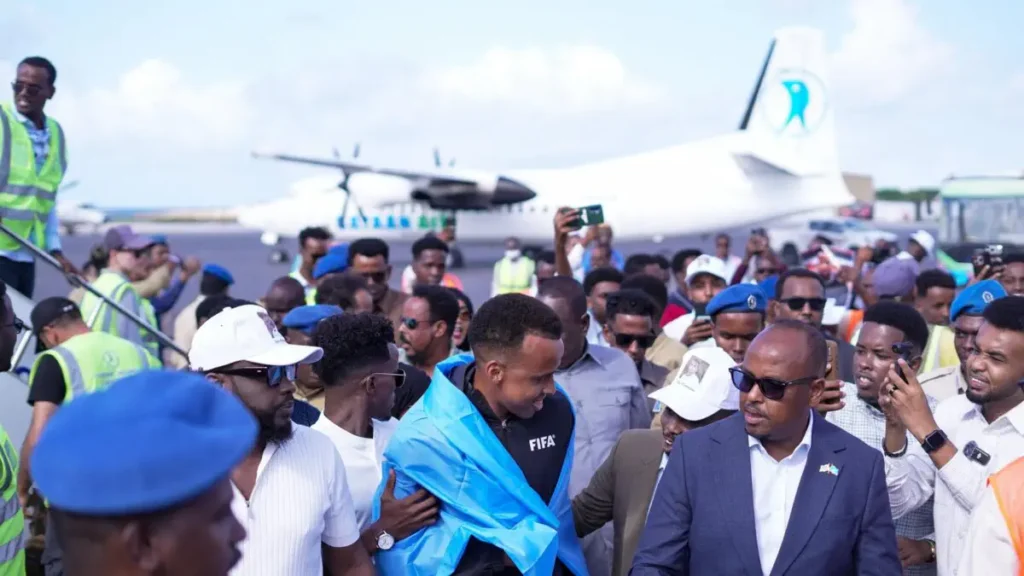 Omar Artan Welcomed as a Hero Upon Returning to Somalia from the U.S. Omar Artan Welcomed as a Hero Upon Returning to Somalia from the U.S.