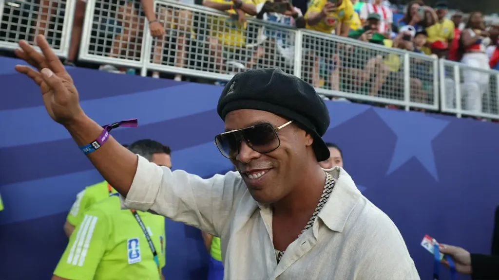 Ronaldinho Makes Comeback, Joins Italian Football Club Ronaldinho Makes Comeback, Joins Italian Football Club