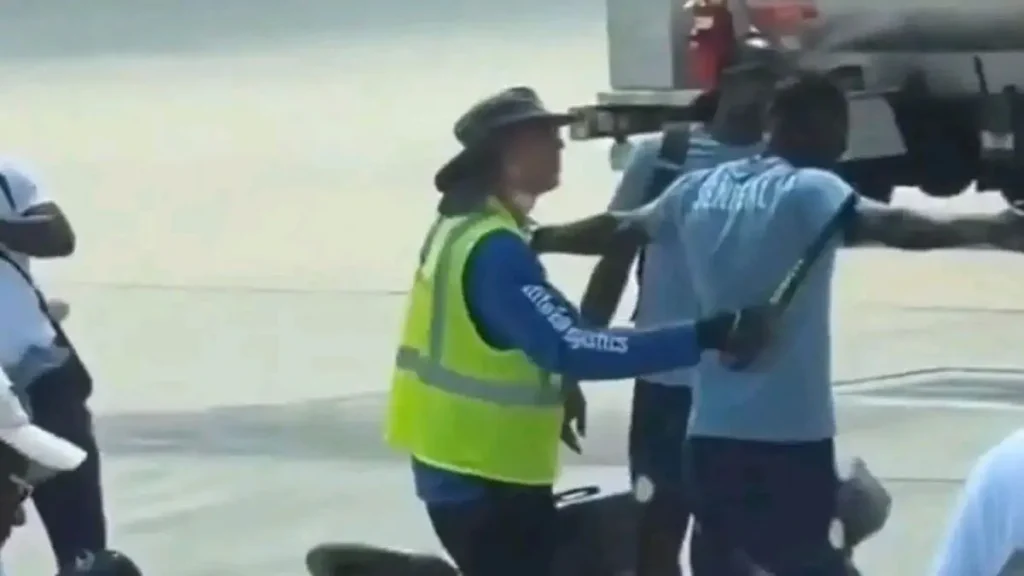 Senegalese Players Face Customs Checks on Airport Tarmac in the US Senegalese Players Face Customs Checks on Airport Tarmac in the US