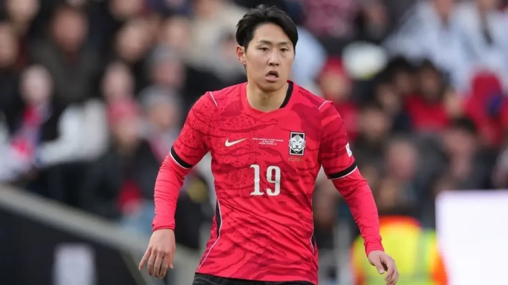 South Korea coach takes away PSG star’s phone during practice