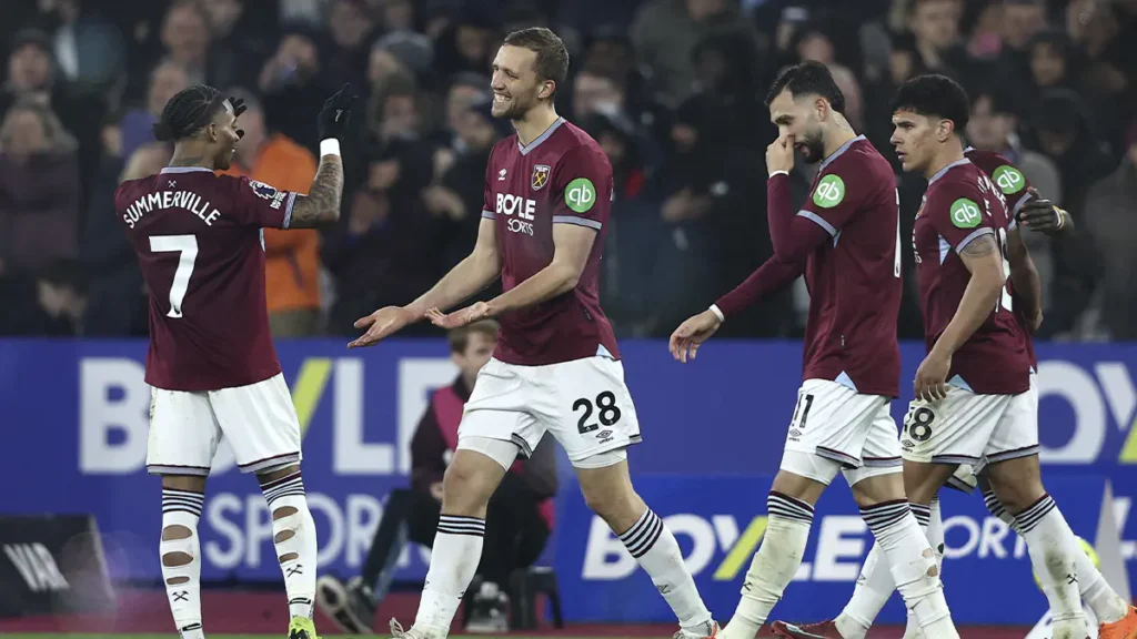 West Ham set to part ways with two players following Premier League relegation, with a top club showing interest! West Ham set to part ways with two players following Premier League relegation, with a top club showing interest!